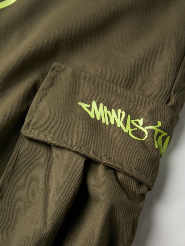 Pantalones anchos con cordón y múltiples bolsillos con estampado de letras para hombre-7