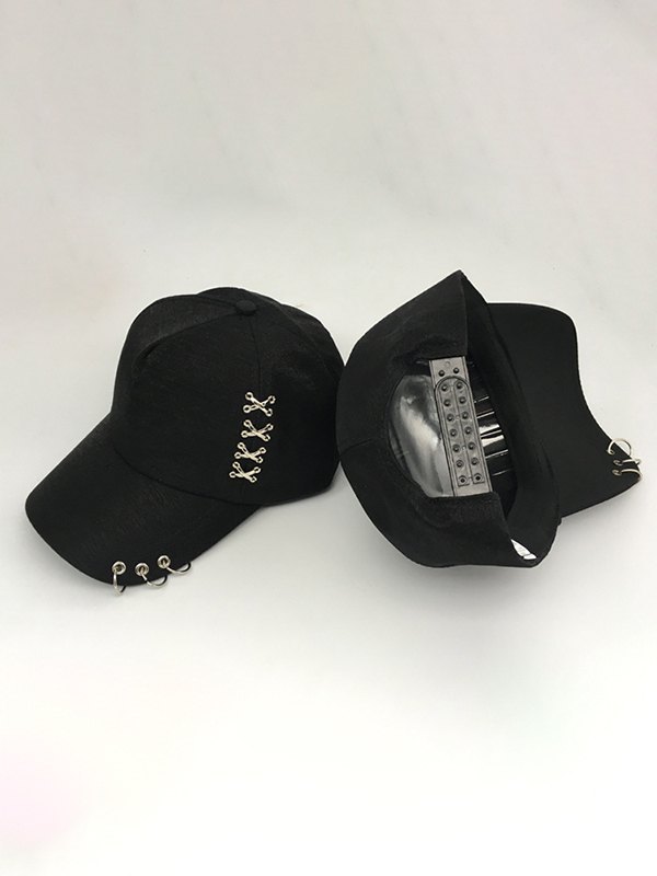 Gorra de béisbol negra con adornos metálicos-1